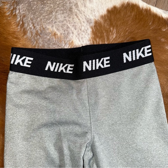 Nike kids leggings, Size 5/S - Picture 3 of 6